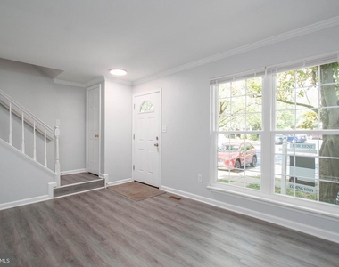 309 Bentley Court - Photo Thumbnail 10