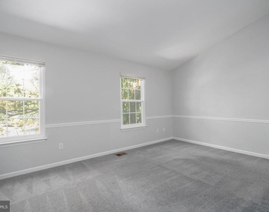 309 Bentley Court - Photo Thumbnail 11