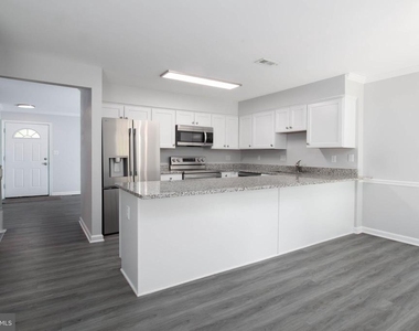 309 Bentley Court - Photo Thumbnail 2