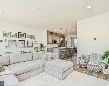 13821 Litespeed Way - Photo Thumbnail 14