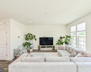 13821 Litespeed Way - Photo Thumbnail 12