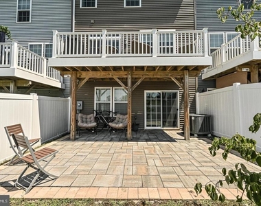 13821 Litespeed Way - Photo Thumbnail 46
