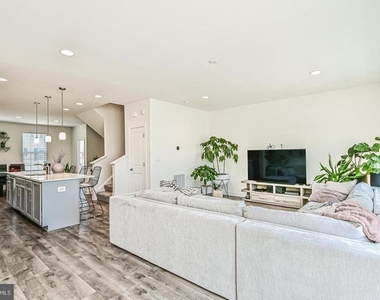 13821 Litespeed Way - Photo Thumbnail 15