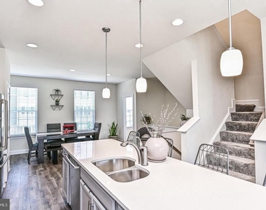 13821 Litespeed Way - Photo Thumbnail 10