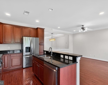 25450 Hopton House Terrace - Photo Thumbnail 8