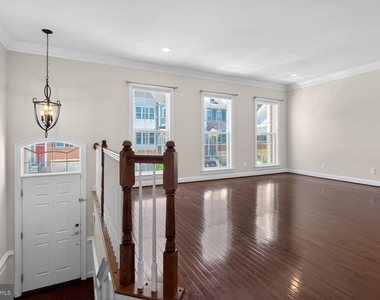 25450 Hopton House Terrace - Photo Thumbnail 10