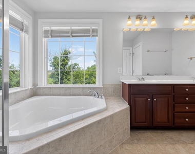 25450 Hopton House Terrace - Photo Thumbnail 20