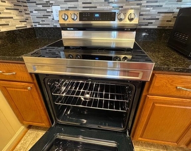 8610 Beekman Place - Photo Thumbnail 10