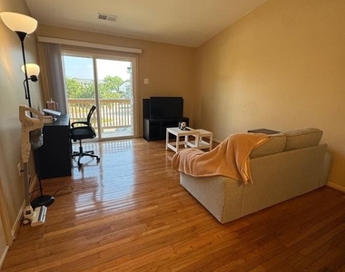 8610 Beekman Place - Photo Thumbnail 5