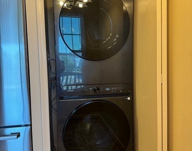 8610 Beekman Place - Photo Thumbnail 4