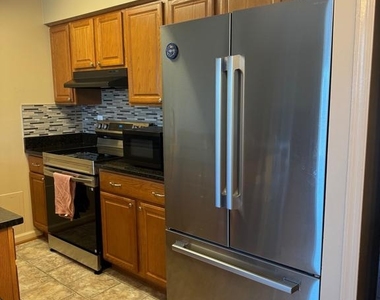 8610 Beekman Place - Photo Thumbnail 3