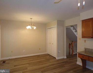 8305 Ridge Crossing Lane - Photo Thumbnail 8