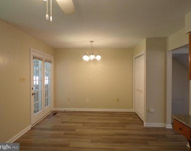 8305 Ridge Crossing Lane - Photo Thumbnail 10