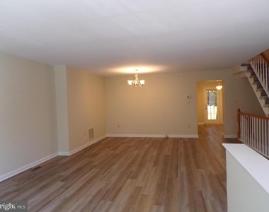 8305 Ridge Crossing Lane - Photo Thumbnail 2