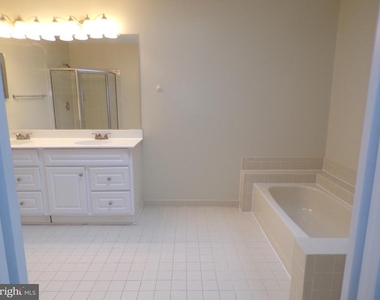 8305 Ridge Crossing Lane - Photo Thumbnail 22