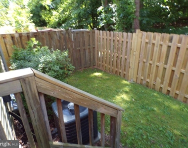 8305 Ridge Crossing Lane - Photo Thumbnail 12