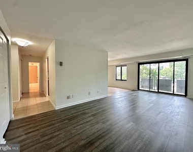 3101 S Manchester Street - Photo Thumbnail 5
