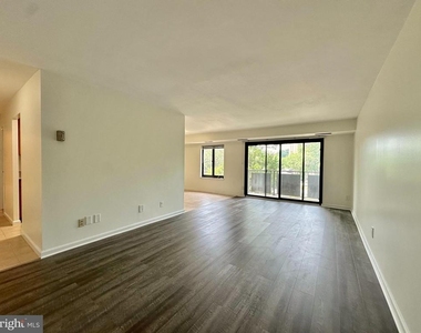 3101 S Manchester Street - Photo Thumbnail 6