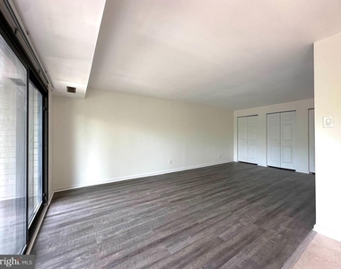 3101 S Manchester Street - Photo Thumbnail 8