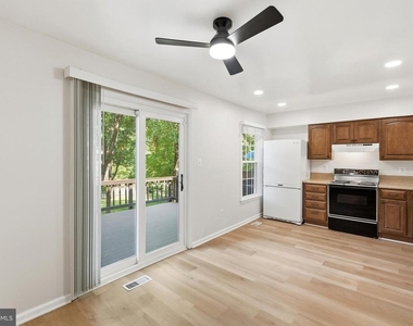 7691 Northern Oaks Court - Photo Thumbnail 10
