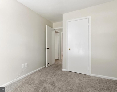 7691 Northern Oaks Court - Photo Thumbnail 18