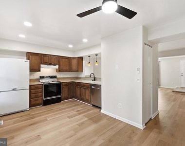 7691 Northern Oaks Court - Photo Thumbnail 12