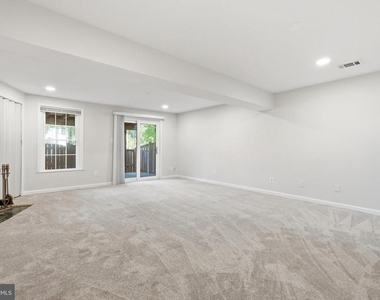 7691 Northern Oaks Court - Photo Thumbnail 32