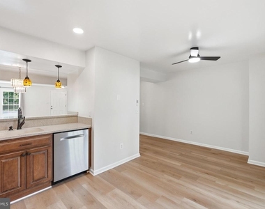 7691 Northern Oaks Court - Photo Thumbnail 11