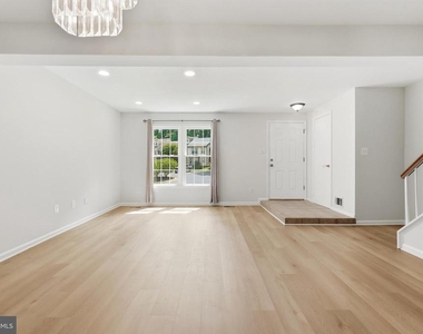 7691 Northern Oaks Court - Photo Thumbnail 8
