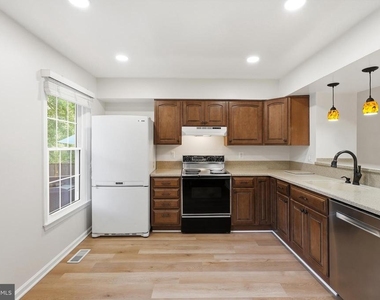 7691 Northern Oaks Court - Photo Thumbnail 13