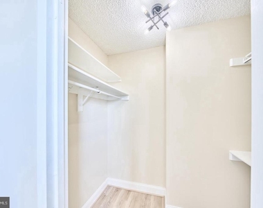 3701 S George Mason Drive - Photo Thumbnail 25