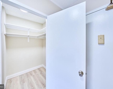 3701 S George Mason Drive - Photo Thumbnail 14