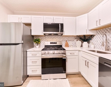 3705 S George Mason Drive - Photo Thumbnail 4