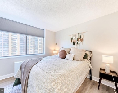 3705 S George Mason Drive - Photo Thumbnail 7