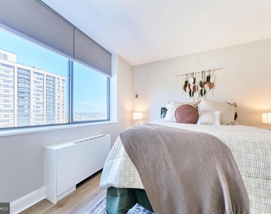 3705 S George Mason Drive - Photo Thumbnail 10