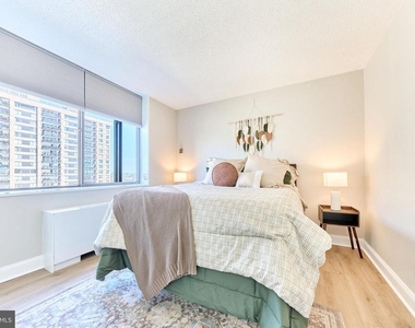 3705 S George Mason Drive - Photo Thumbnail 9