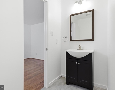 8804 Mansion Farm Place - Photo Thumbnail 14