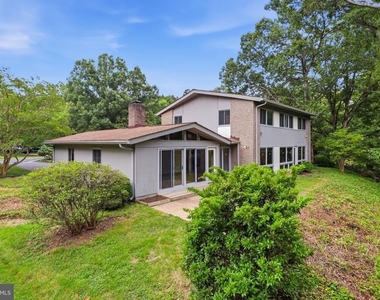8804 Mansion Farm Place - Photo Thumbnail 23