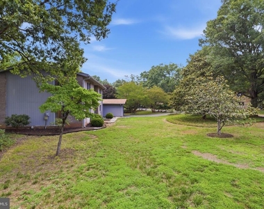 8804 Mansion Farm Place - Photo Thumbnail 2