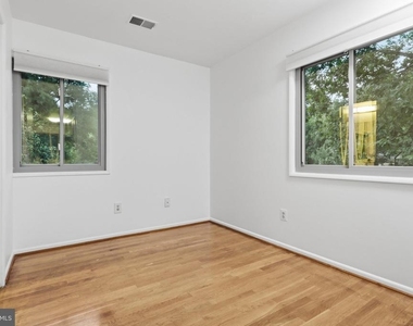 8804 Mansion Farm Place - Photo Thumbnail 16