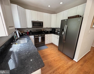1338 Park Garden Lane - Photo Thumbnail 4