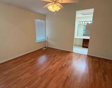 8818 Ridge Hollow Court - Photo Thumbnail 26
