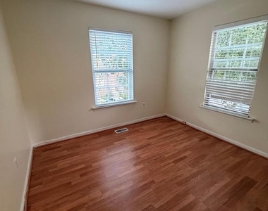 8818 Ridge Hollow Court - Photo Thumbnail 23