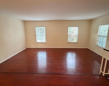 8818 Ridge Hollow Court - Photo Thumbnail 7