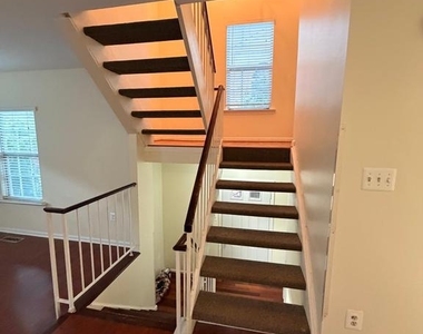 8818 Ridge Hollow Court - Photo Thumbnail 15