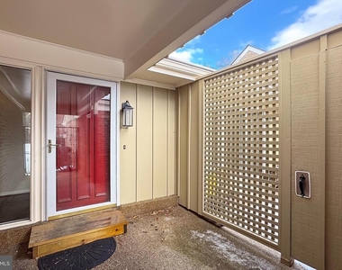 2804 Oakton Manor Court - Photo Thumbnail 2