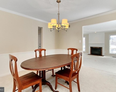 2804 Oakton Manor Court - Photo Thumbnail 10
