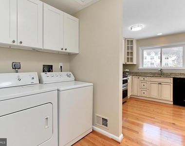 2804 Oakton Manor Court - Photo Thumbnail 12