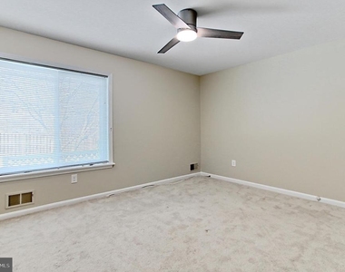 2804 Oakton Manor Court - Photo Thumbnail 28