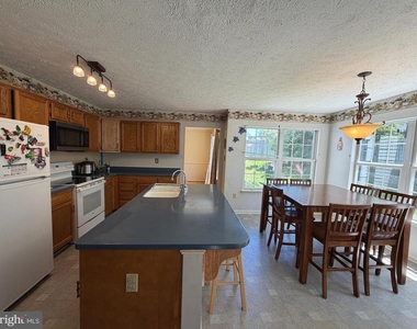 407 Tamarack Circle - Photo Thumbnail 10